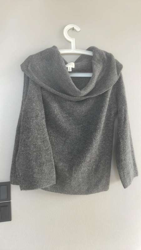 H&M grá peysa