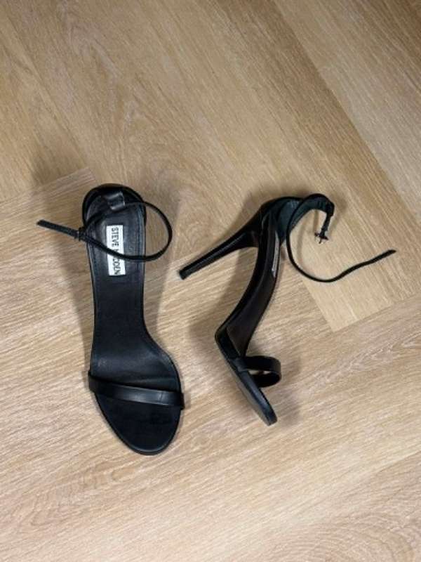Steve Madden Pinnaháir strappy sandalar
