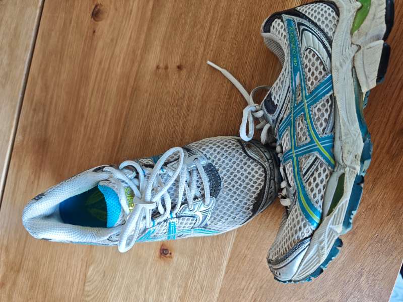 ASICS skór