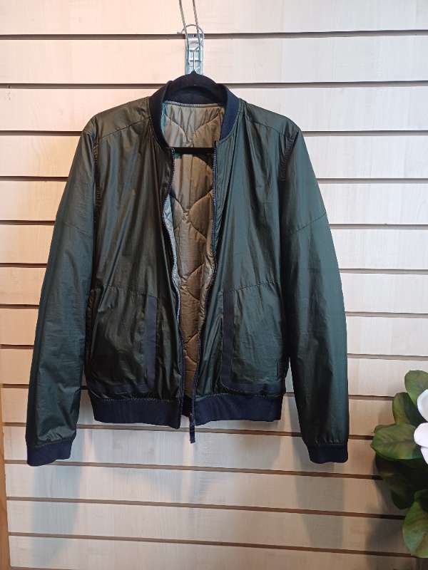 Grænn reversible bomber jakki