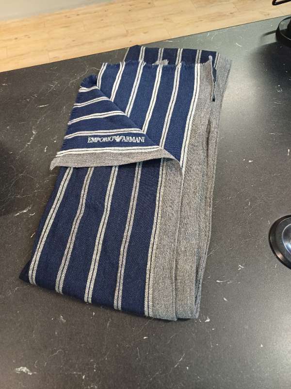 Emporio Armani klútur