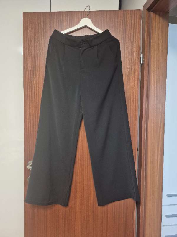 Buxur svartar útvíðar