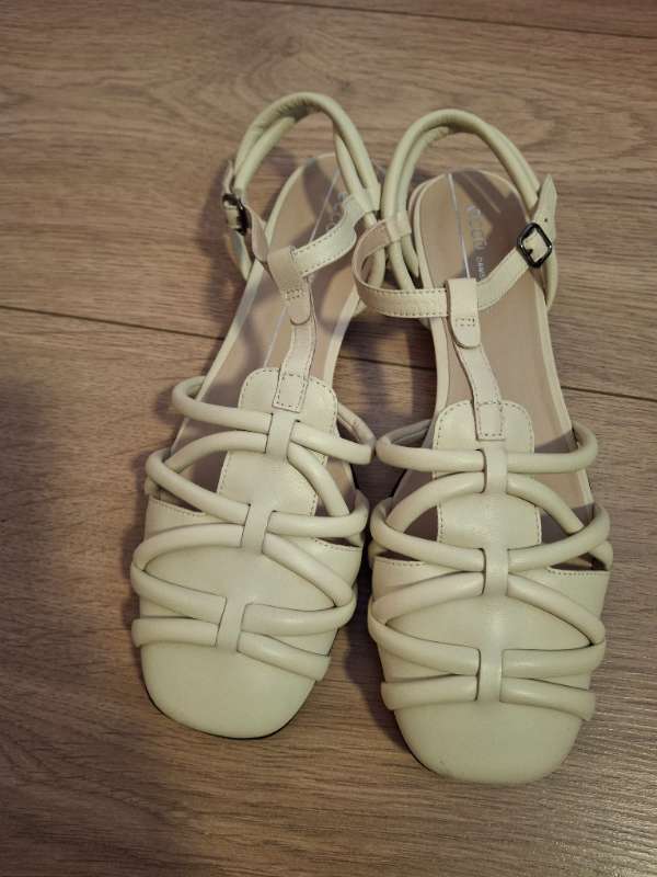 Sandalar ecco