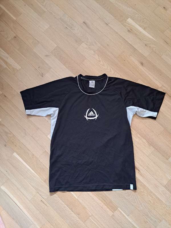 Adidas bolur