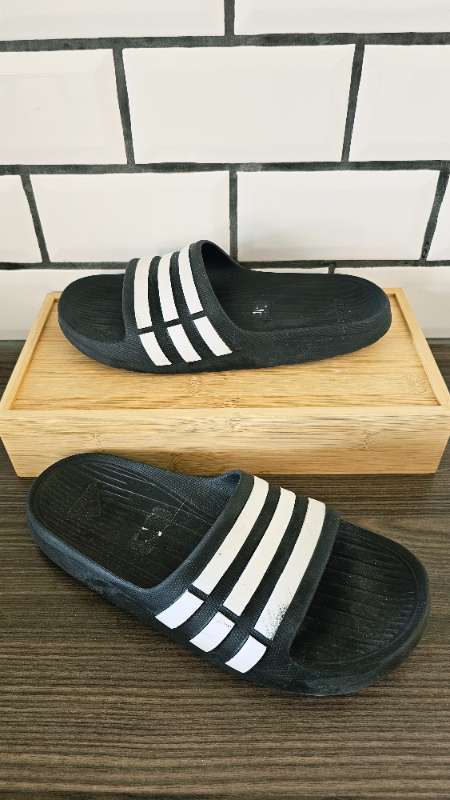 Adidas sandalar