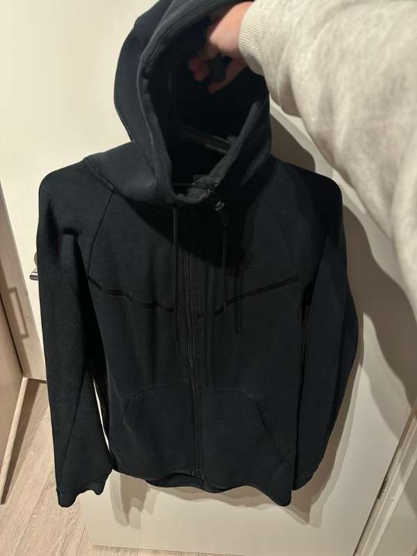 NIKE tech fleece peysa