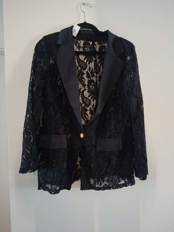 Blúndu blazer