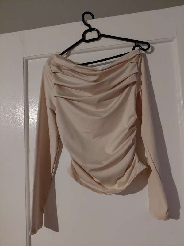 Beige bolur