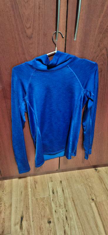 Under Armour hlaupapeysa blá