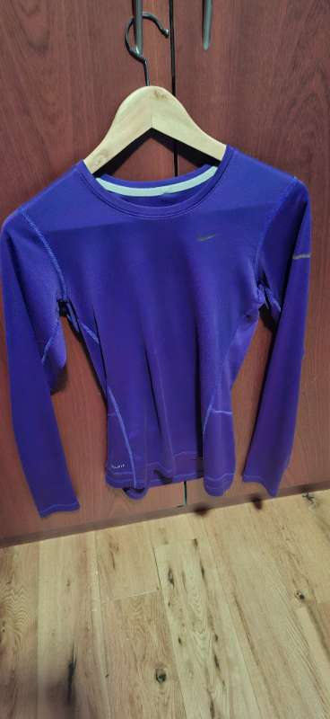 Nike dry-fit peysa fjólublá