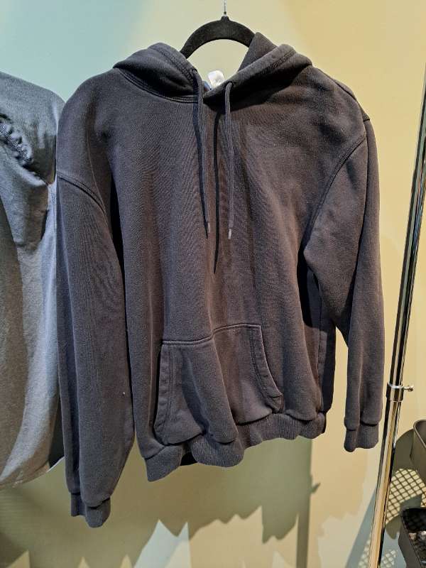 H&M svört hettupeysa