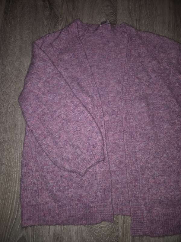 Bleik opin hlý peysa