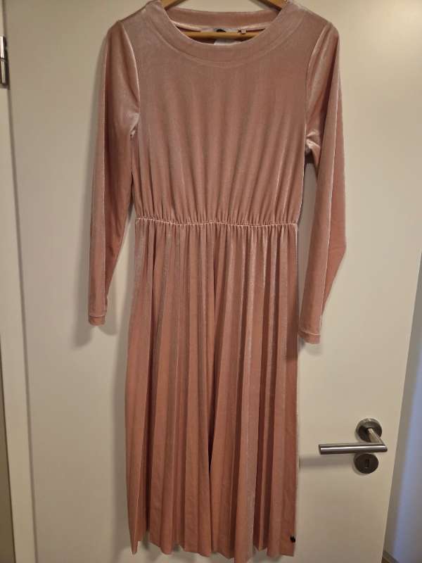 kjóll NÜMPH BLEIKUR