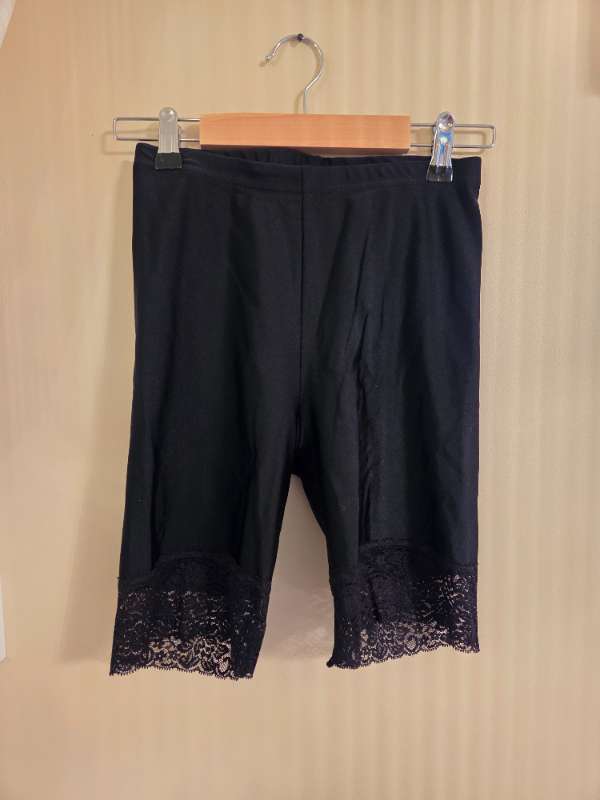 American Apparel sv.m/blúndu