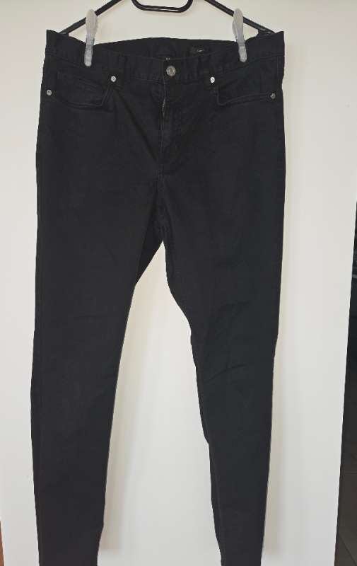 Svartar buxur slim fit úr HM
