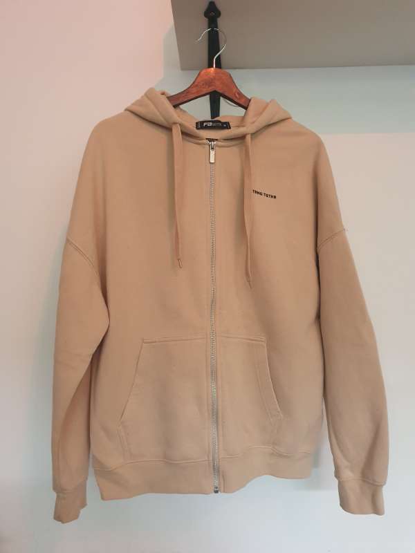 Hettupeysa rennd beige