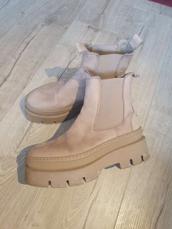 Pavement Chelsie boots