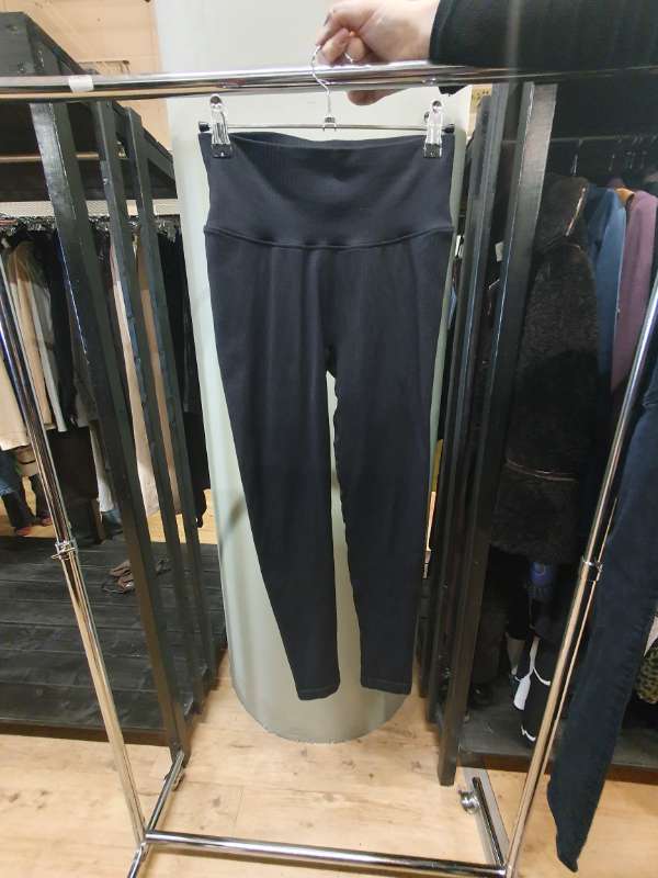 Famme buttlift stripe buxur svartar