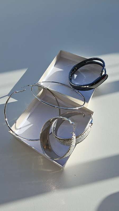 Eyrnalokkar hringir 2stk og armband
