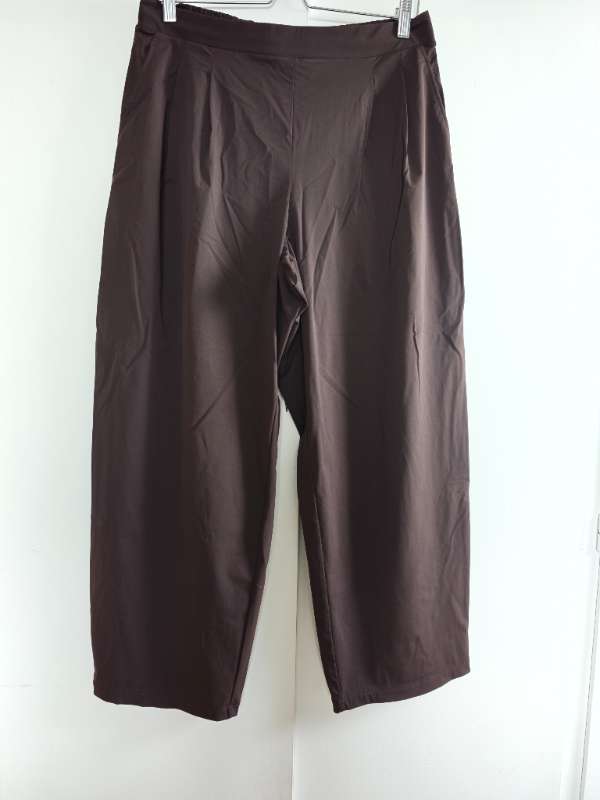 Uniqlo brúnar buxur