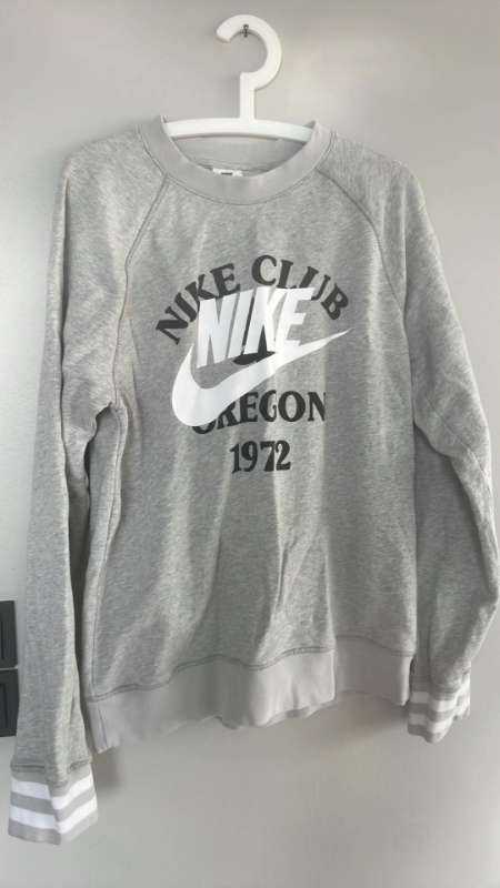 Nike peysa - grá