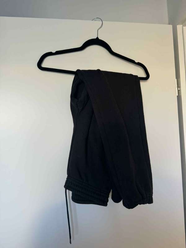 uniqlo svartar buxur