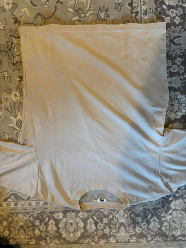 Uniqlo Ljós Stuttermabolur