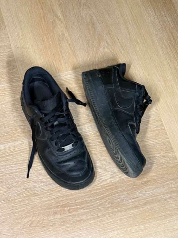 Nike Air Force 1, Svartir - Eins og nýjir.