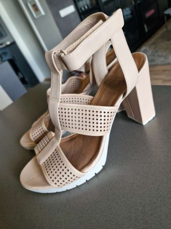 Clarks hælar beige