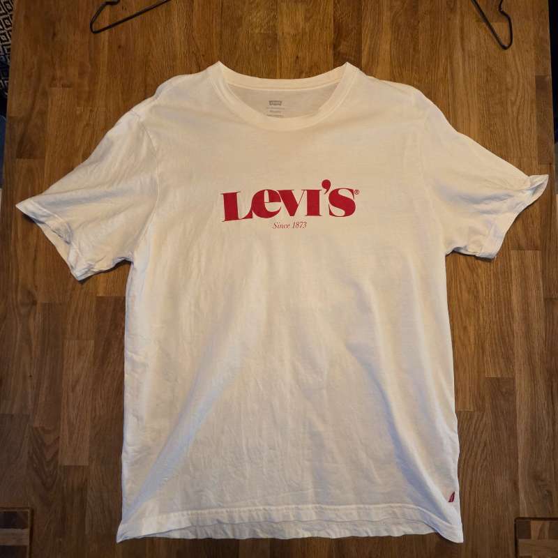 Levis bolur