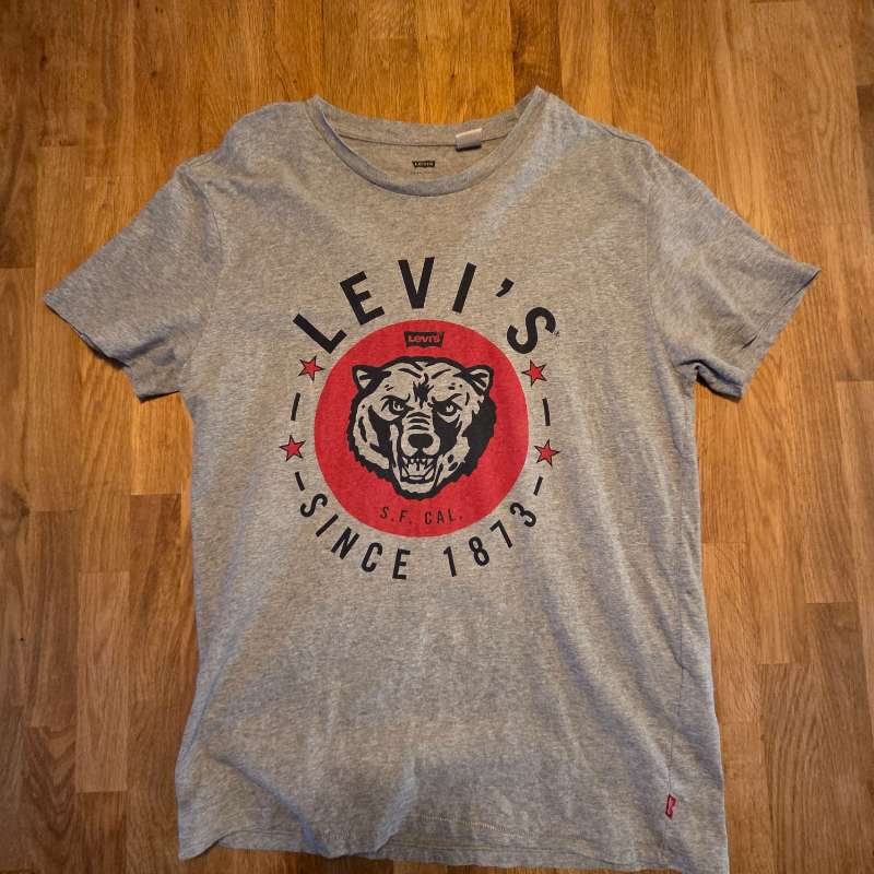 Levis bolur