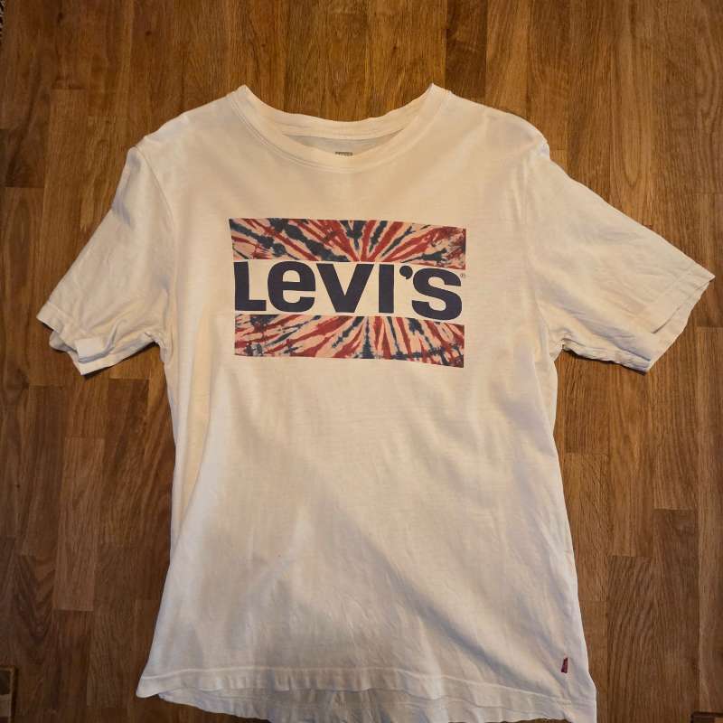 Levis bolur