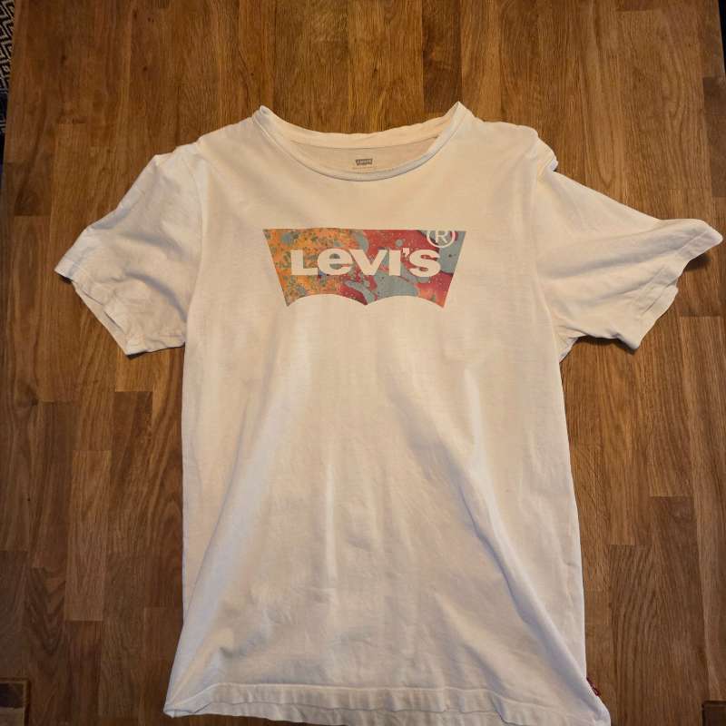 Levis bolur