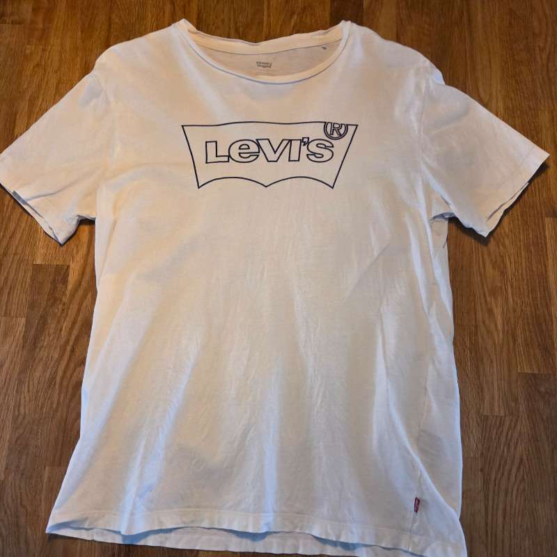 Levis bolur