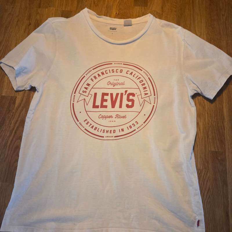 Levis bolur