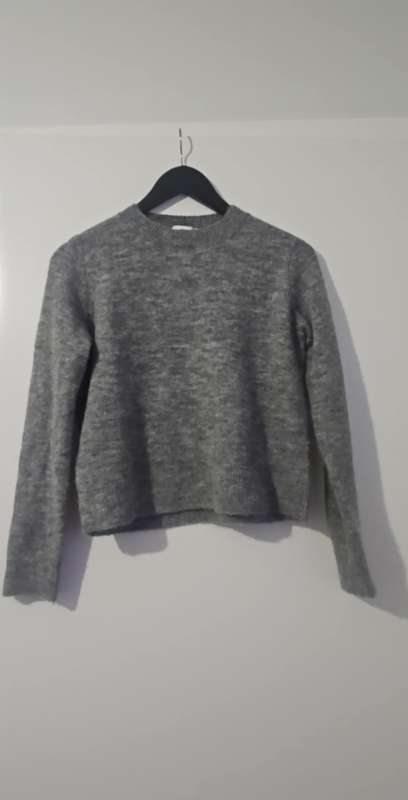 Peysa ljós grá Mango