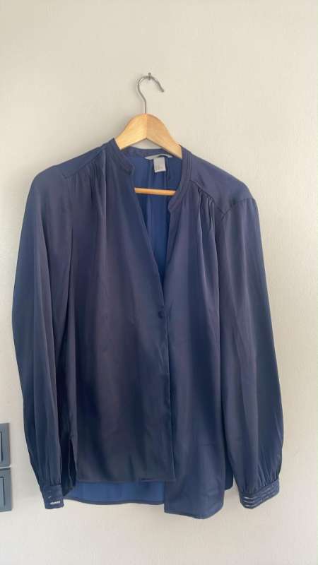 H&M dökk blá blússa