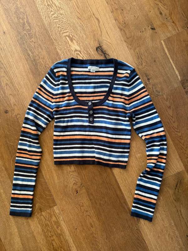 American Eagle röndóttur síðerma crop top