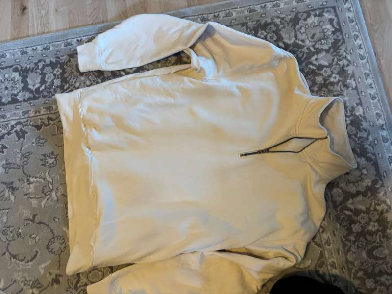 Uniqlo Ljós Hálfrennd Peysa