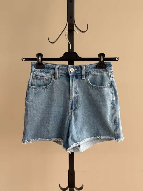 Hollister gallastuttbuxur