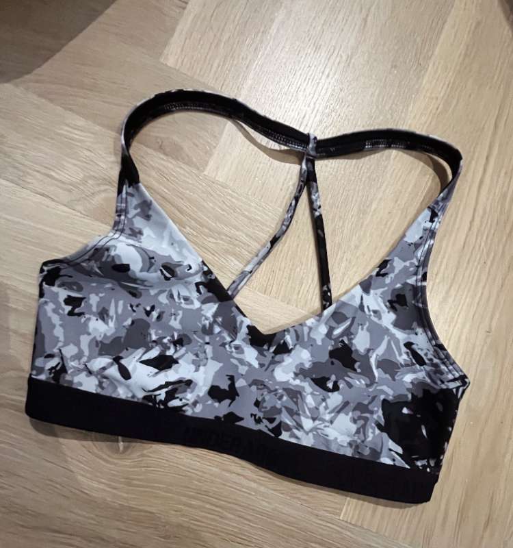 Under armour ræktartoppur með mynstri