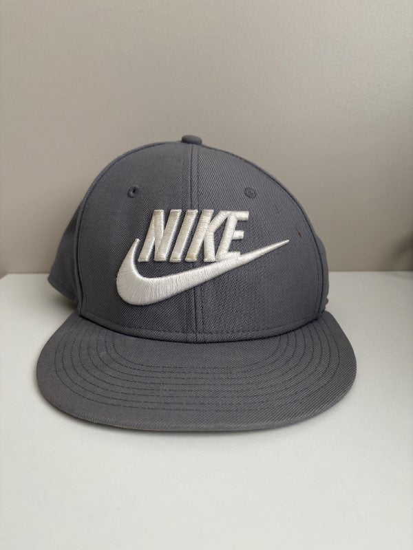 Nike derhúfa - Grá