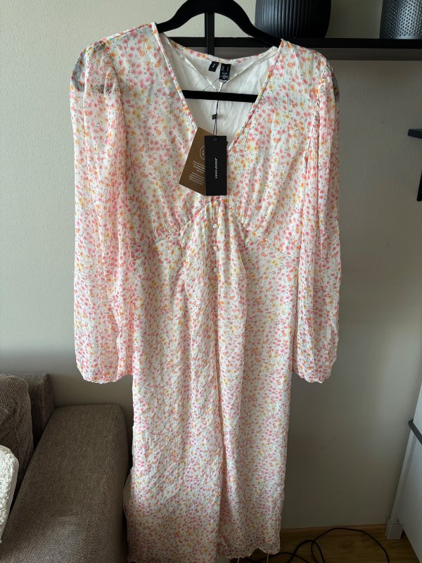 Vero moda blómakjóll
