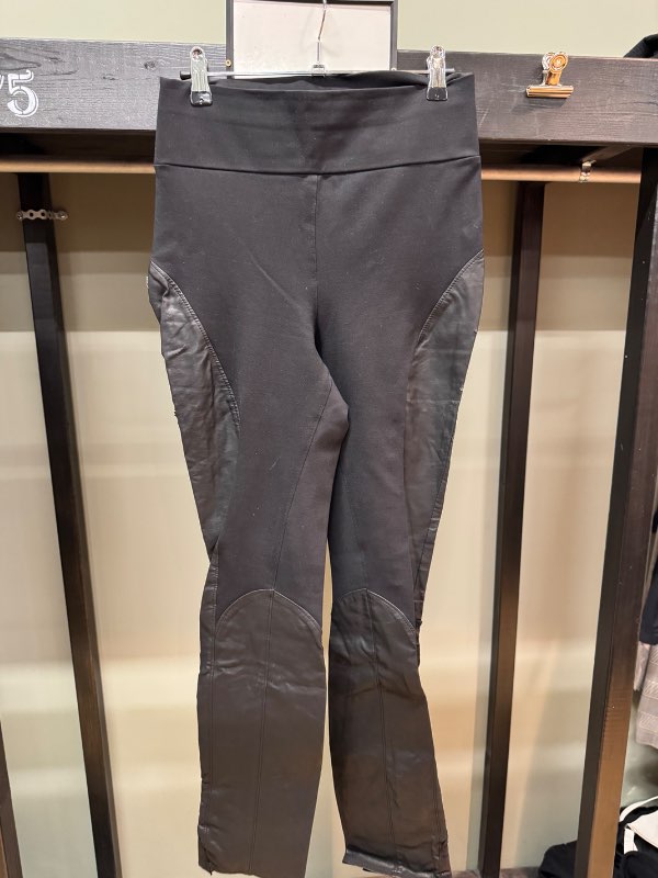 Svartar buxur með roði