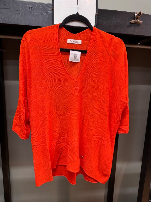 Orange peysa