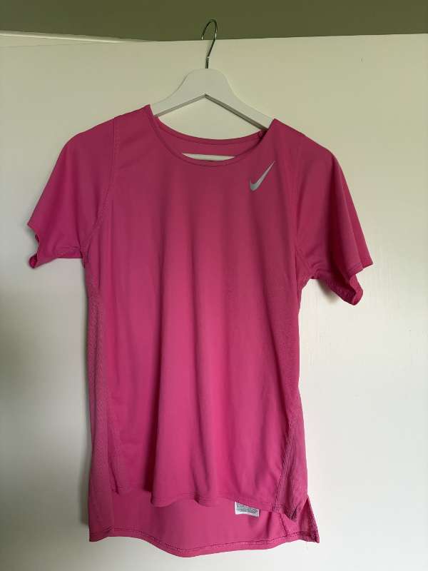 Nike bolur bleikur