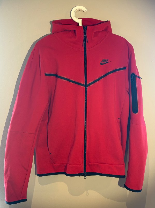 Nike Tech hettupeysa rauð M