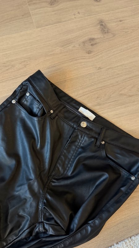 H&M buxur pleður