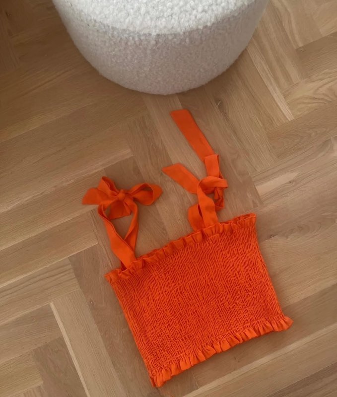 Appelsínugulur hlýrabolur