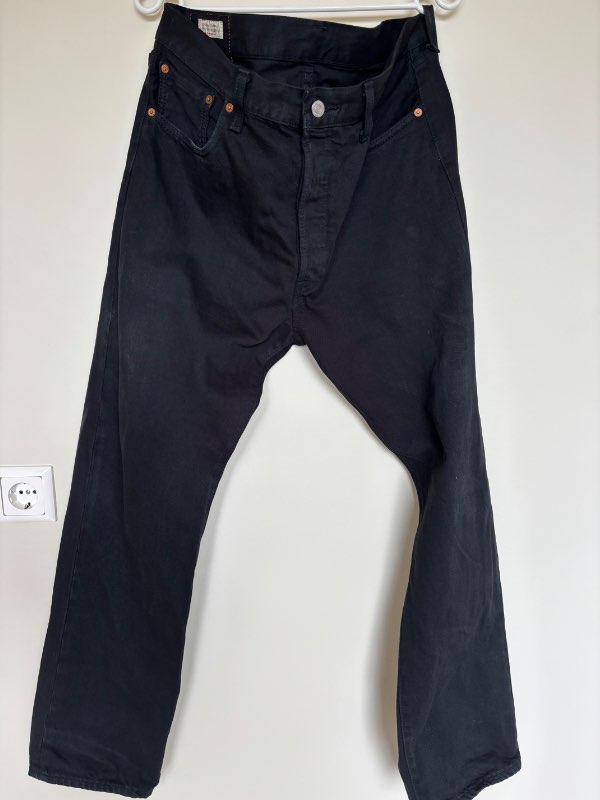 Levis buxur svartar